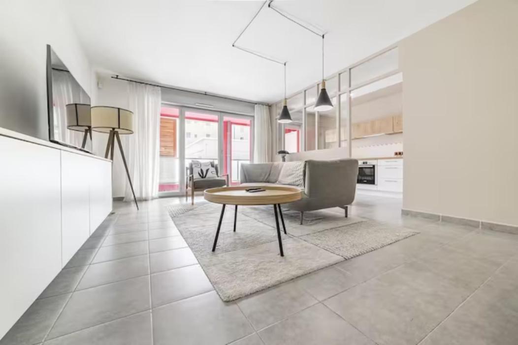 Appartement Elegant T3 Au Panier Vieux Port Avec Terrasse Privee Et Parking *